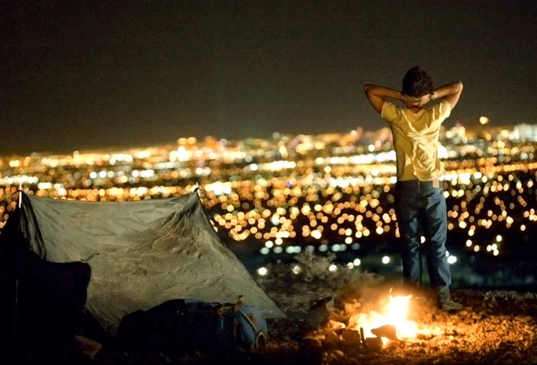 인투더 와일드 스틸컷, 주인공 크리스토퍼가 야영하는 장면