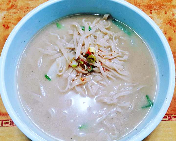 백반기행 조성모 편 곡물 칼국수 발반죽 우리밀 손칼국수 소머리수육 해물파전 경주 맛집 소개