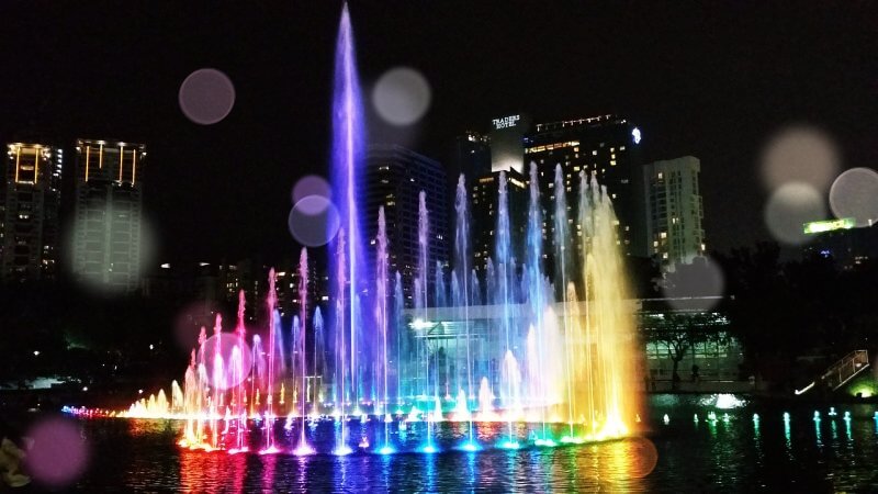 불빛이-아름답게-비춰지는-분수