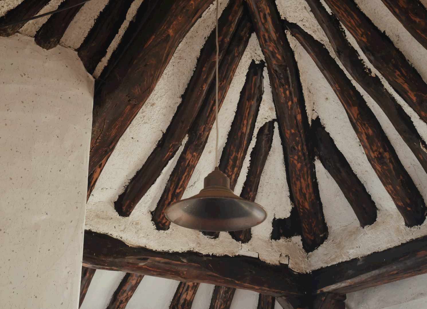 한옥 흙벽의 비밀 – 황토와 나무가 조합된 벽이 실내 공기질을 조절하는 원리