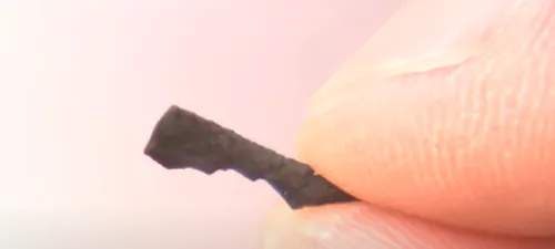 타이어 고무 조각 뜯어진 모습