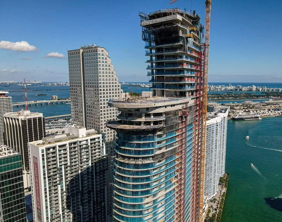 애스턴 마틴이 디자인한 마이아미의 럭셔리 아파트 VIDEO: Stunning Downtown Miami apartment block by Aston Martin nears completion