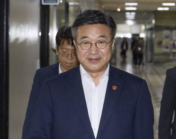 윤호중 행안부 장관 프로필 나이 고향 학력 경력 가족 논란 (장윤기 사건 사과 및 스타벅스 탱크데이 이슈 핵심 정리)
