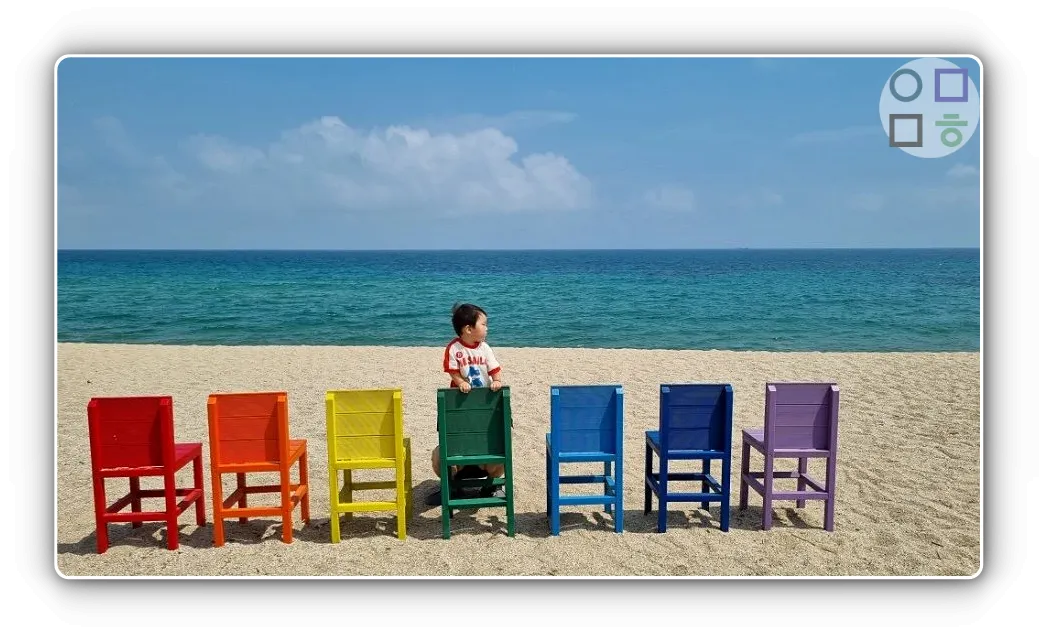 해변-앞-포토-스팟에서-찍은-아기
