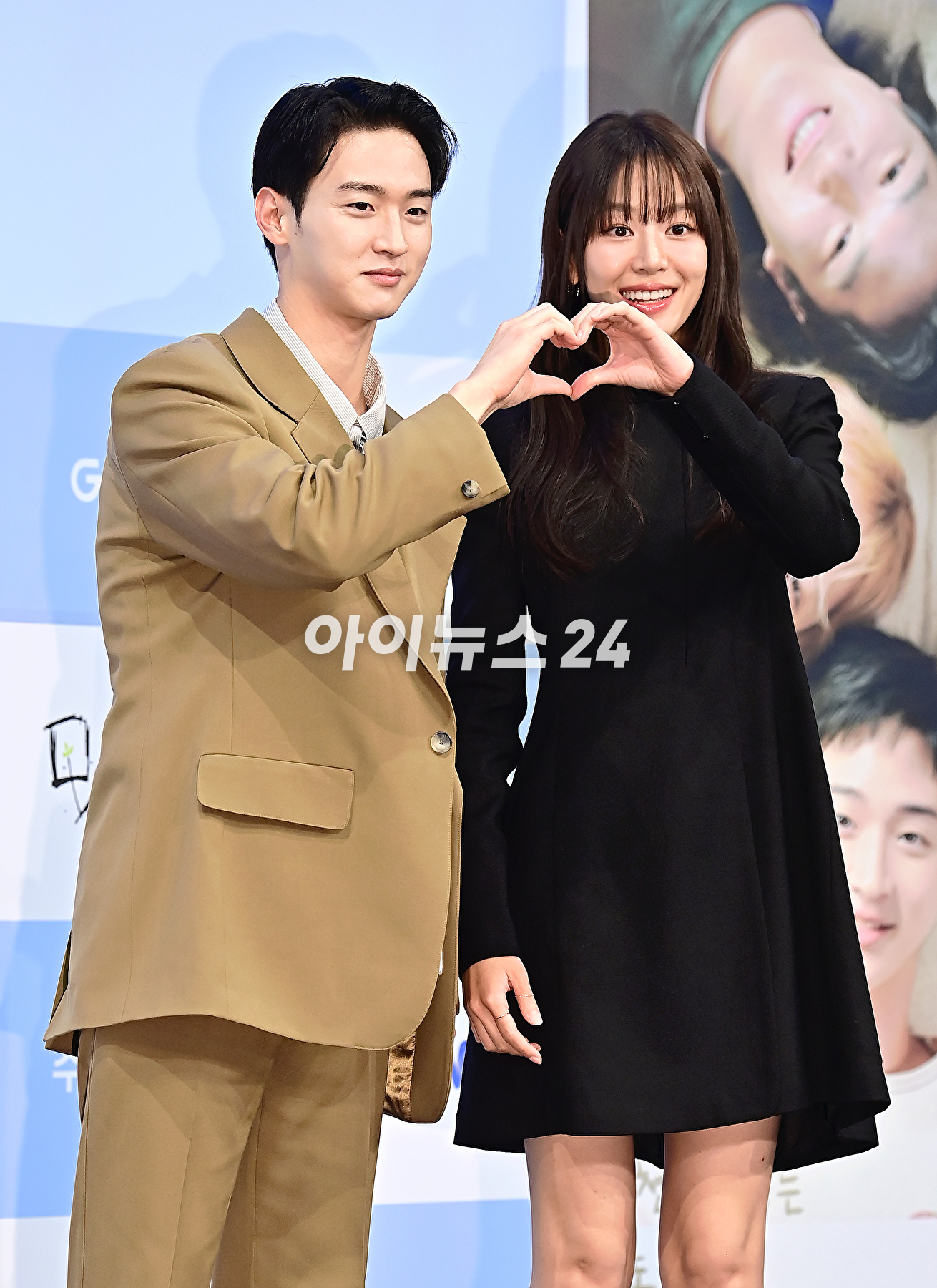 배우 장동윤, 이주명이 20일 오후 서울 신도림 디큐브시티 더 세인트에서 열린 ENA '모래에도 꽃이 핀다' 제작발표회에서 포토타임을 갖고 있다. [사진=곽영래 기자]