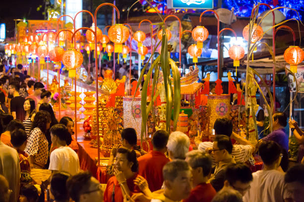 조지타운 페스티벌의 축제를 즐기는 사람들의 모습을 찍은 사진입니다.