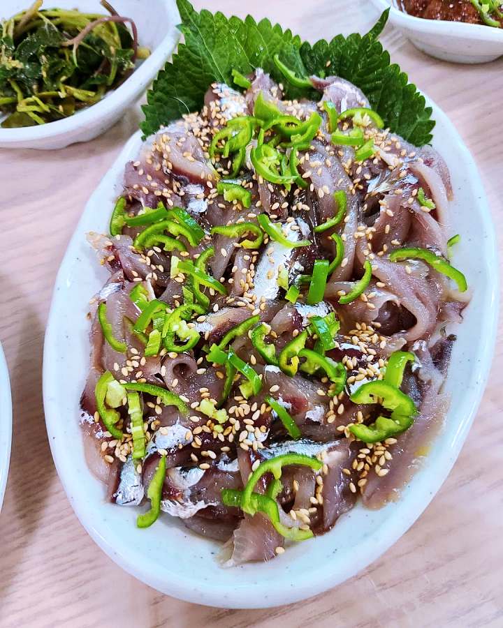 식객 허영만 백반기행 조성모 편 생 멸치회 정식 정성가득 계란말이 반찬 경주 맛집 소개