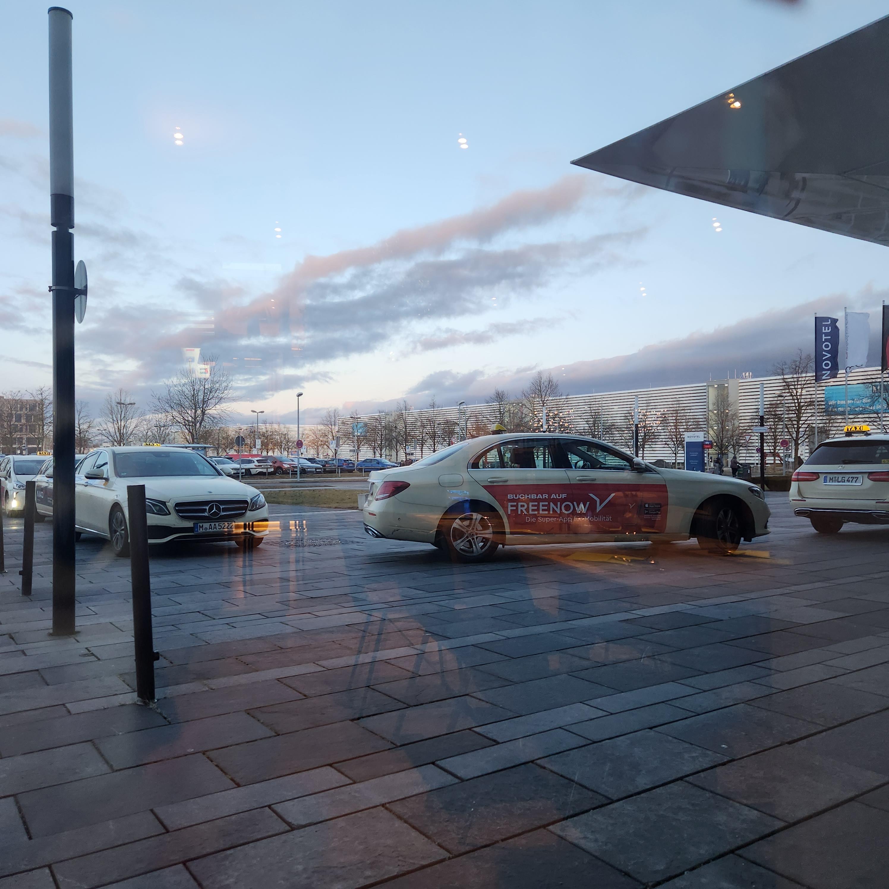 독일 뮌헨 노보텔 공항지점 조식당에서 바라본 풍경