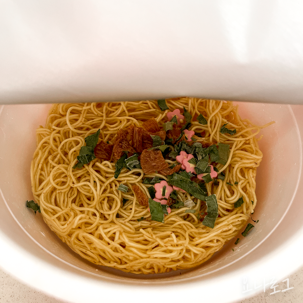 일본편의점 일본여행 일본쇼핑 일본쇼핑리스트 일본돈키호테 일본편의점추천 일본간식 일본편의점추천 일본돈키호테추천 일본컵라면 일본컵라면추천 일본라멘 멘쇼쿠닌 쇼유라멘 토리가라쇼유