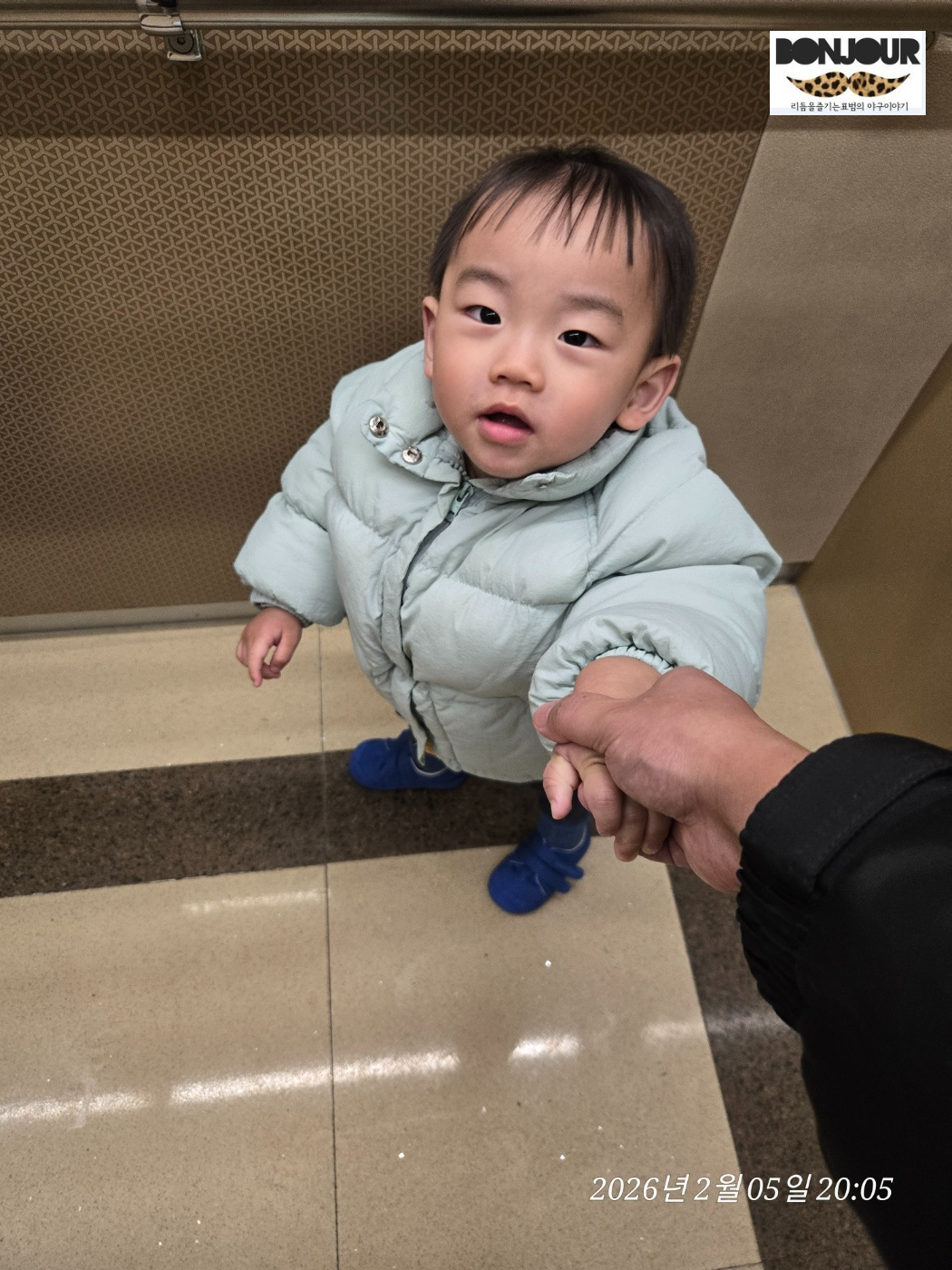 매일 반복하는 18개월 아기 아파트 단지 내 걷기 훈련 루틴