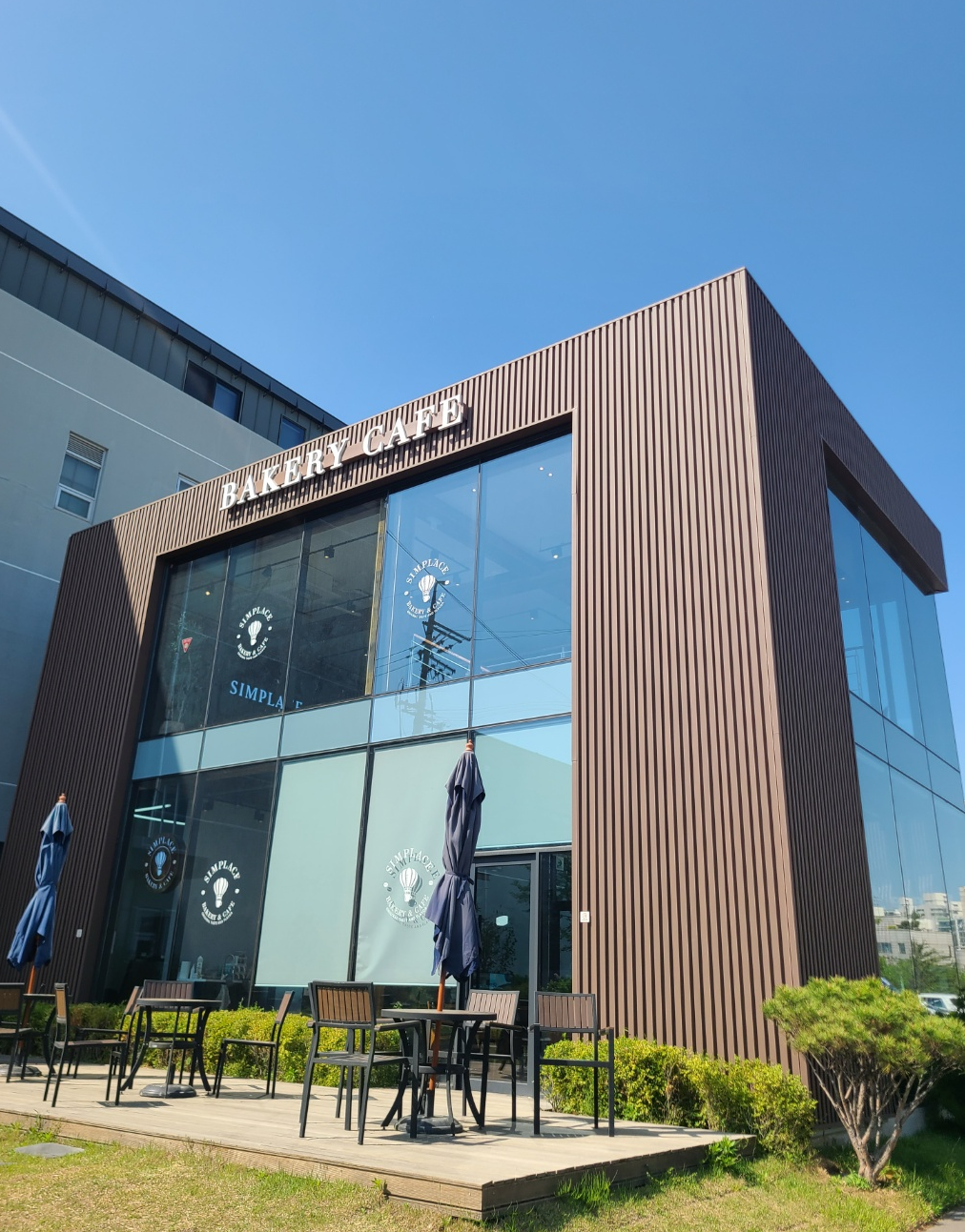 심플레이스 야외 테라스 자리