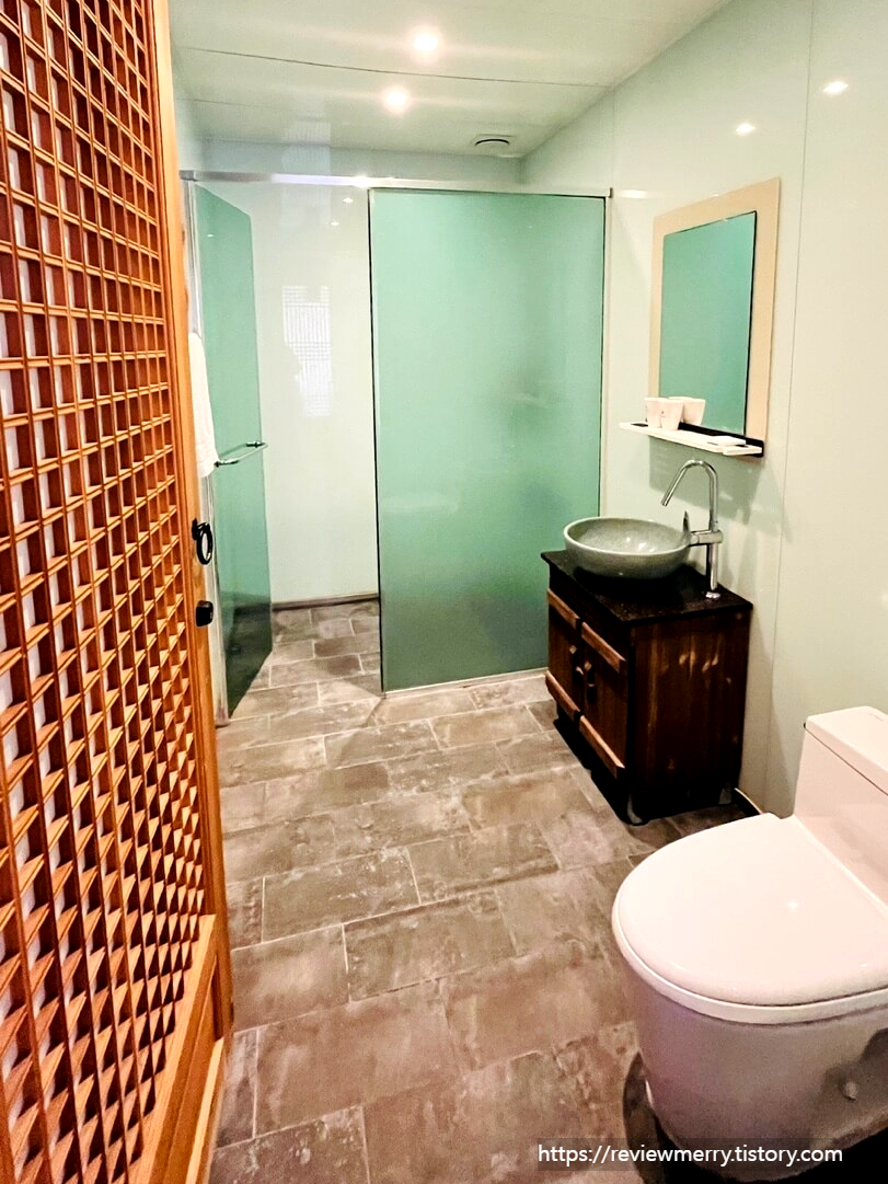 화장실 및 샤워실