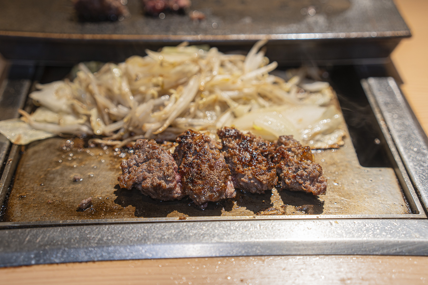 Hamburger steak on the iron plate at Akafuji Main Shop