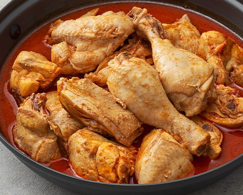 닭도리탕 맛있게 만드는법 : 냄비에 담겨있다