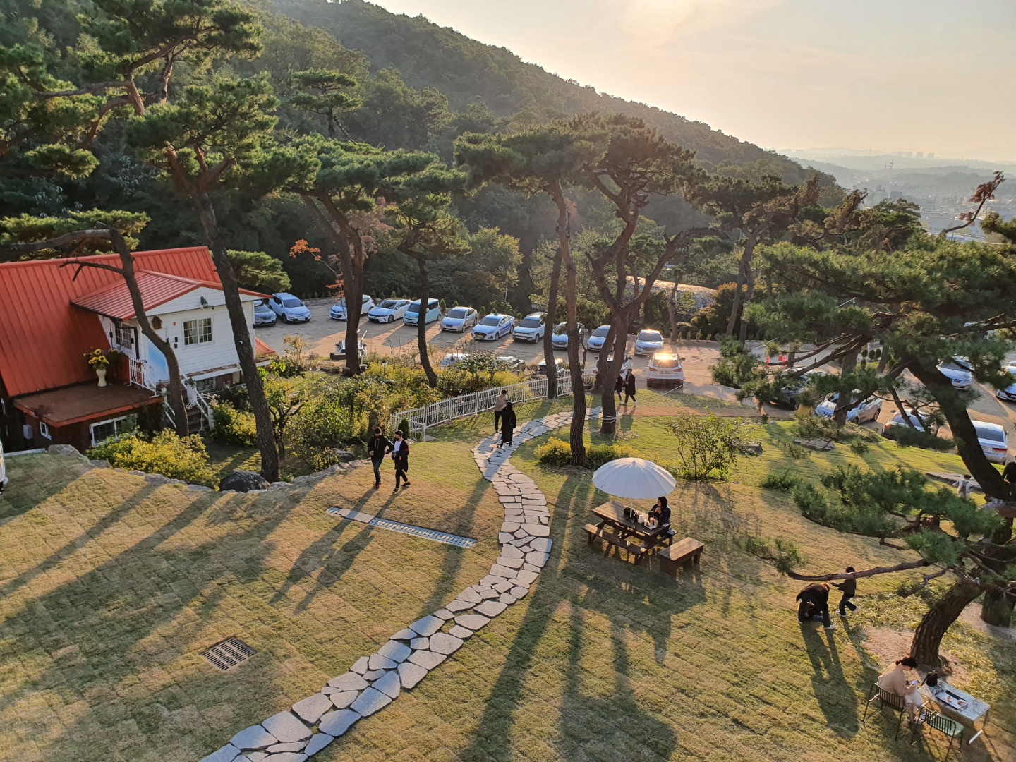 키스톤스피시즈_남양주카페_외관_정원