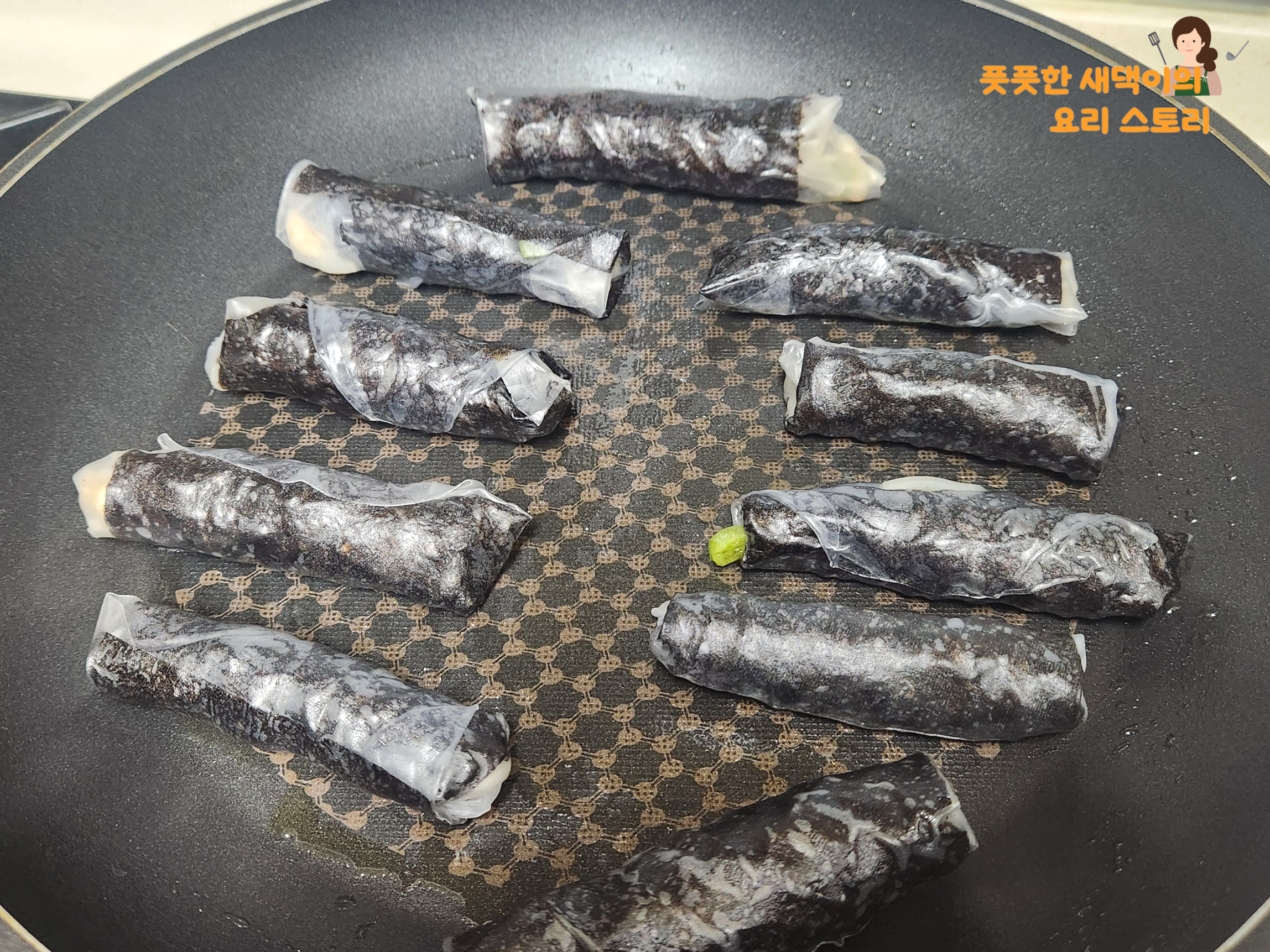 프라이팬에 앞뒤로 구워주기