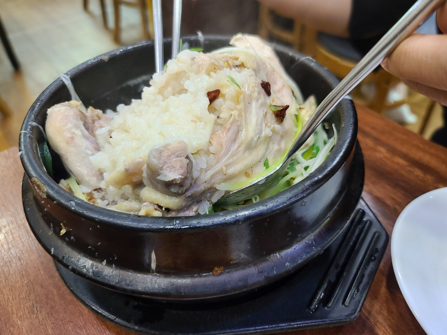 地元民が伝授! 釜山グルメ穴場 #3. トンネサムゲタン(東莱参鶏湯）