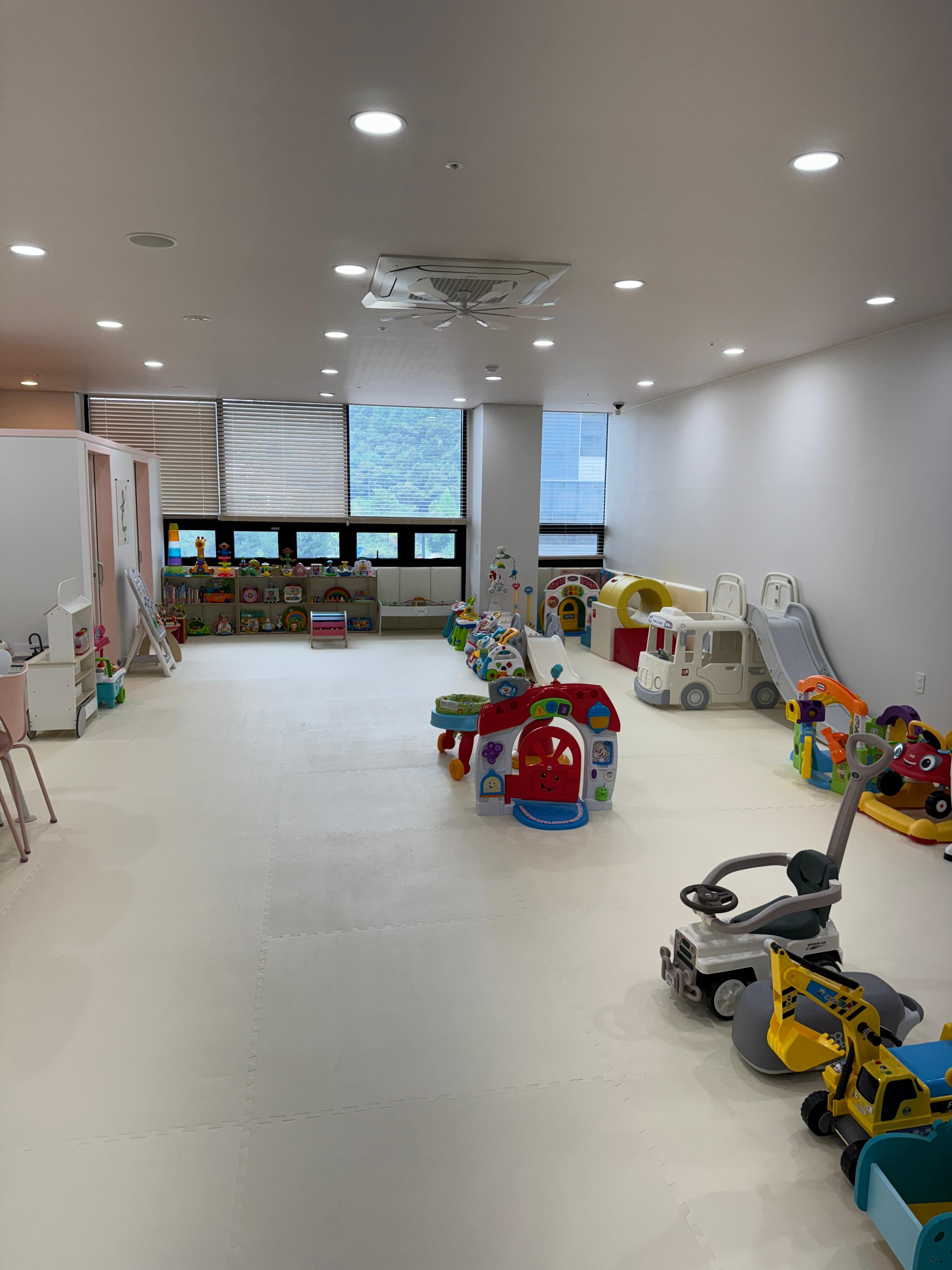 리틀베이비 실내 전체적인 분위기