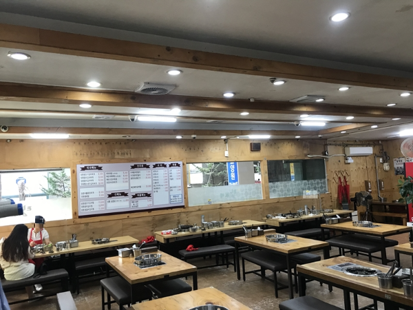 탕가네 김치찌개 내부 전경
