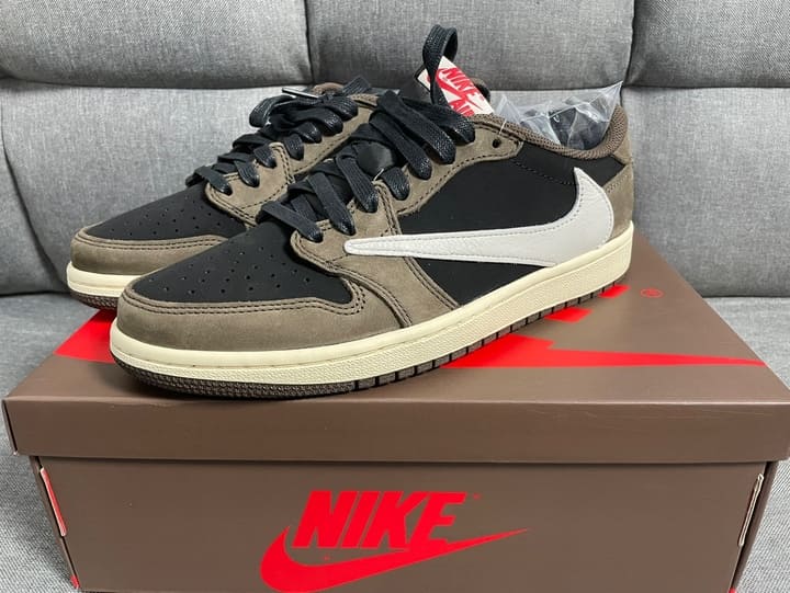 트래비스 스캇 조던 로우