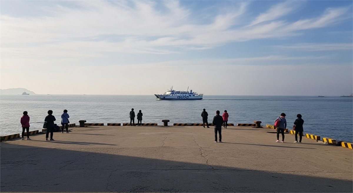 비교적 한산한 평일 시방선착장 분위기 