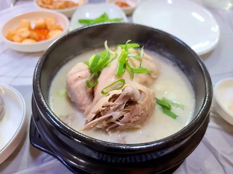 식객 허영만 백반기행 169회 표창원 편 껍질 벗긴 들깨의 고소한 향을 담은 뽀얀 국물 깨죽 삼계탕 강원 화천 사창리 맛집 소개