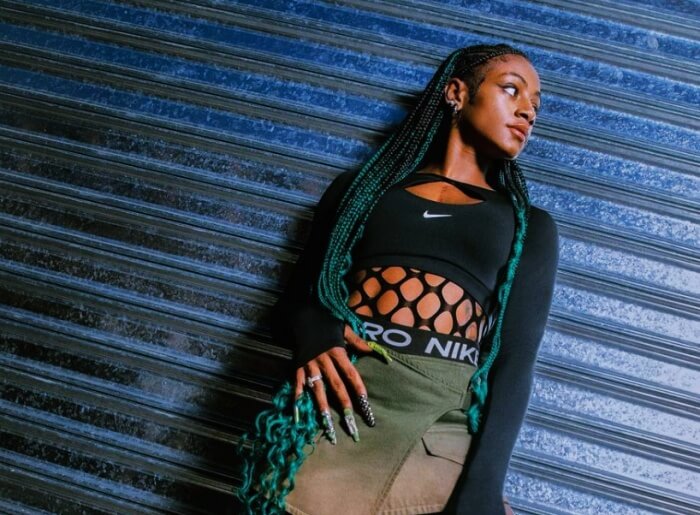 샤캐리-리처드슨-옆모습