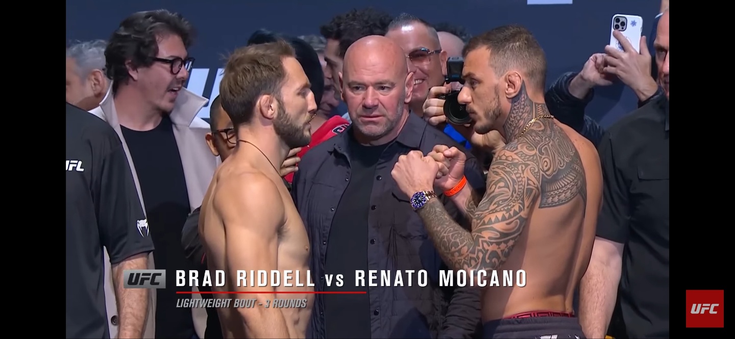 라이트급 : 브래드 리델 vs 헤나토 카네이로