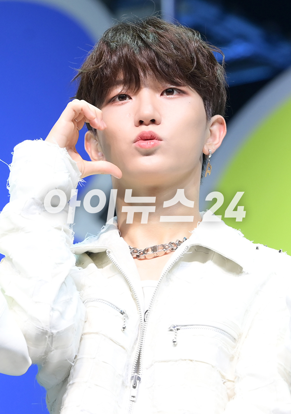 그룹 더뉴식스(TNX) 오성준이 7일 오후 서울 한남동 블루스퀘어에서 열린 더뉴식스 세 번째 미니 앨범 '보이후드'(BOYHOOD) 미디어 쇼케이스에 참석하고 있다. [사진=정소희 기자]