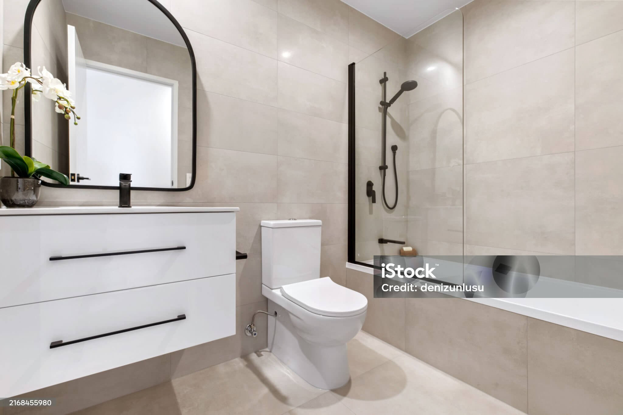 욕실 곰팡이 없이 깨끗하게 유지하는 방법