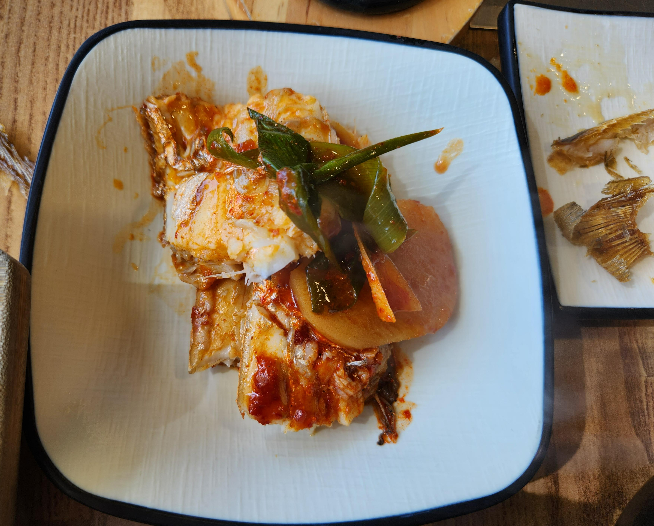 접시에 담긴 갈치조림