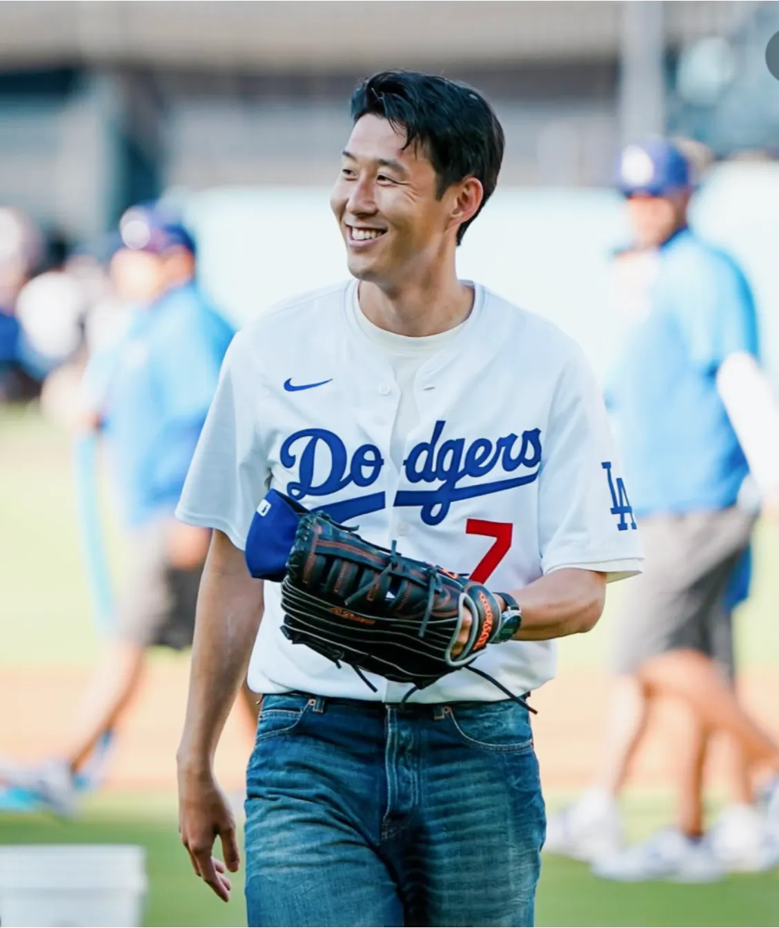 손흥민 시구&amp;#44; 뷔 시구&amp;#44; MLB 시구&amp;#44; 메이저리그 시구&amp;#44; 손흥민 MLB&amp;#44; 뷔 MLB&amp;#44; 다저스타디움 시구&amp;#44; 양키스타디움 시구&amp;#44; MLB 시구 비교&amp;#44; 시구 레전드&amp;#44; MLB 역대 시구&amp;#44; 조지 부시 시구&amp;#44; 버락 오바마 시구&amp;#44; 50센트 시구&amp;#44; 시모네 바일스 시구&amp;#44; 유현진 배지현 시구&amp;#44; K스타 시구&amp;#44; 한류 스타 시구&amp;#44; MLB 팬 서비스&amp;#44; 뷔 손흥민 브로맨스&amp;#44; 뷔 팬 서비스&amp;#44; 손흥민 글로벌 인기&amp;#44; K팝 메이저리그 진출&amp;#44; 메이저리그 한류&amp;#44; MLB 문화 마케팅&amp;#44; 스포츠 퍼포먼스&amp;#44; 한국 연예인 시구&amp;#44; 손흥민 뷔 직캠&amp;#44; 시구 레전드 영상