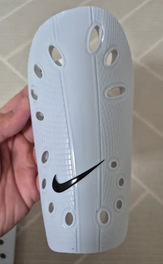 나이키 제이가드 신가드 상세모습