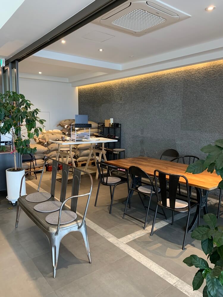 1층 안쪽 단체자리