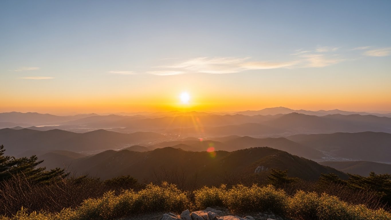 용인 지장산 정상에서 탁 트인 시야로 감상하는 웅장하고 아름다운 산정상 일출
