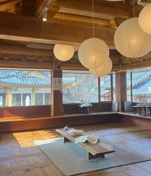 고즈넉함을 느낀 수 있는 구름에