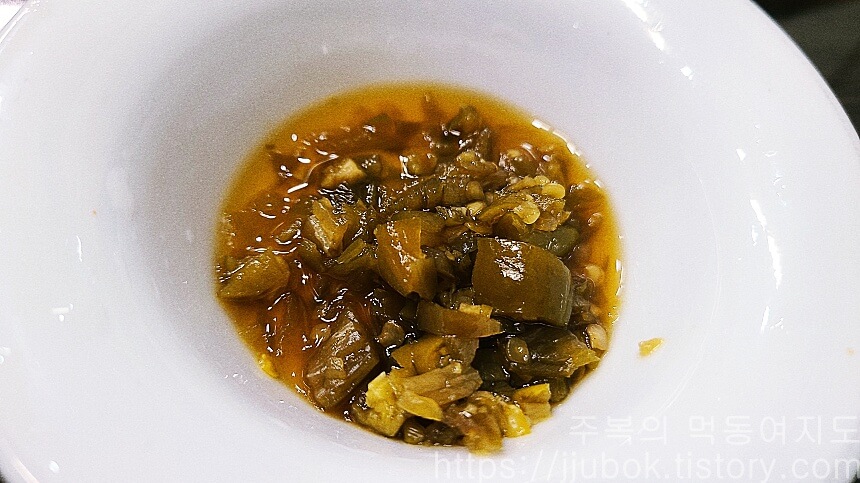 연수칼국수-밑반찬-고추-다대기