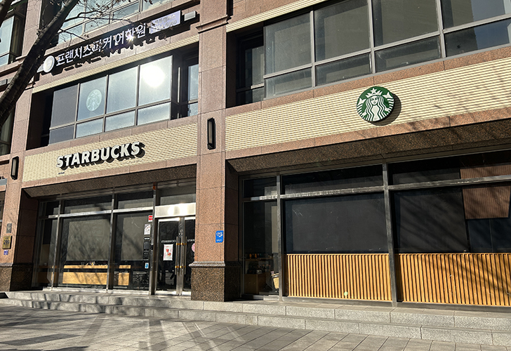 스타벅스-목동트라팰리스점-외관