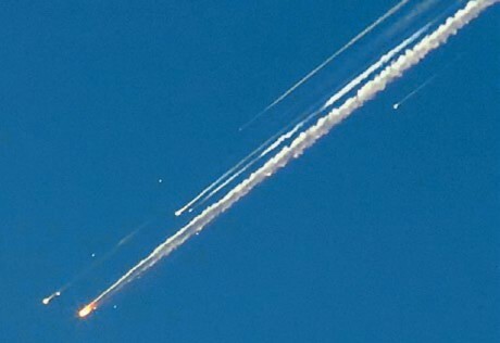 폭발한 컬럼비아 우주왕복선