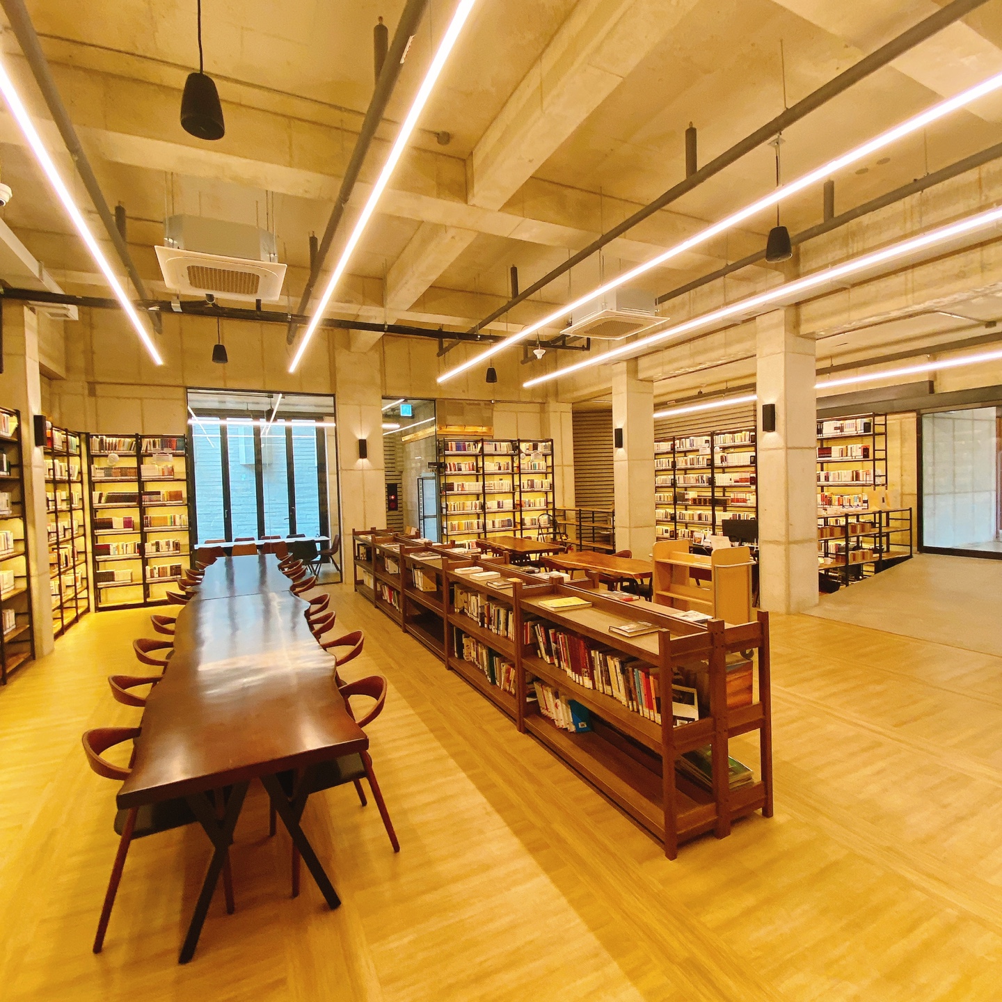 충북 청주 부모산 주봉마을 주봉저수지 한옥 북카페 인문아카이브양림 후마니타스