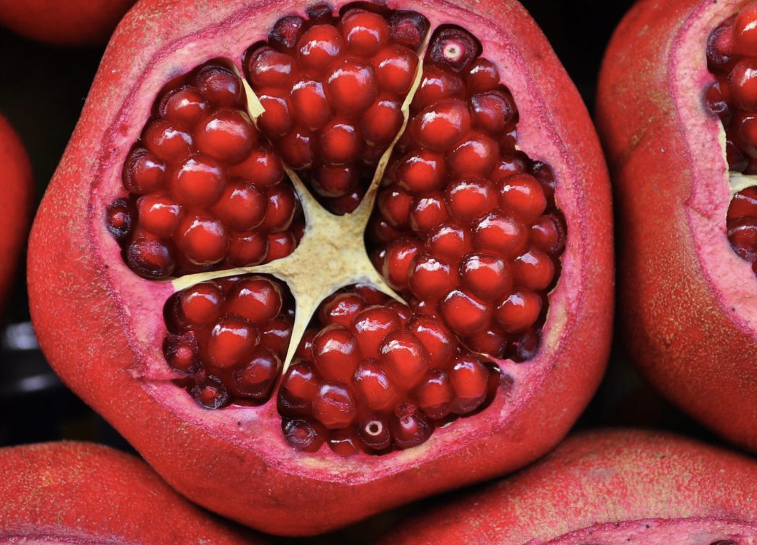 가을에 먹기 좋은 과일 석류