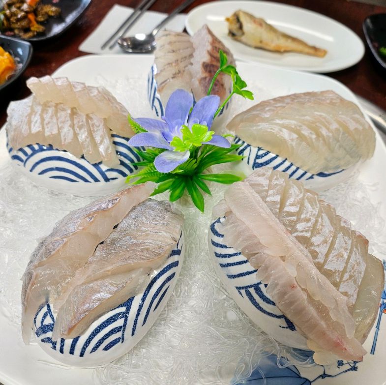 망상 오토캠핑리조트 맛집 돌고래횟집