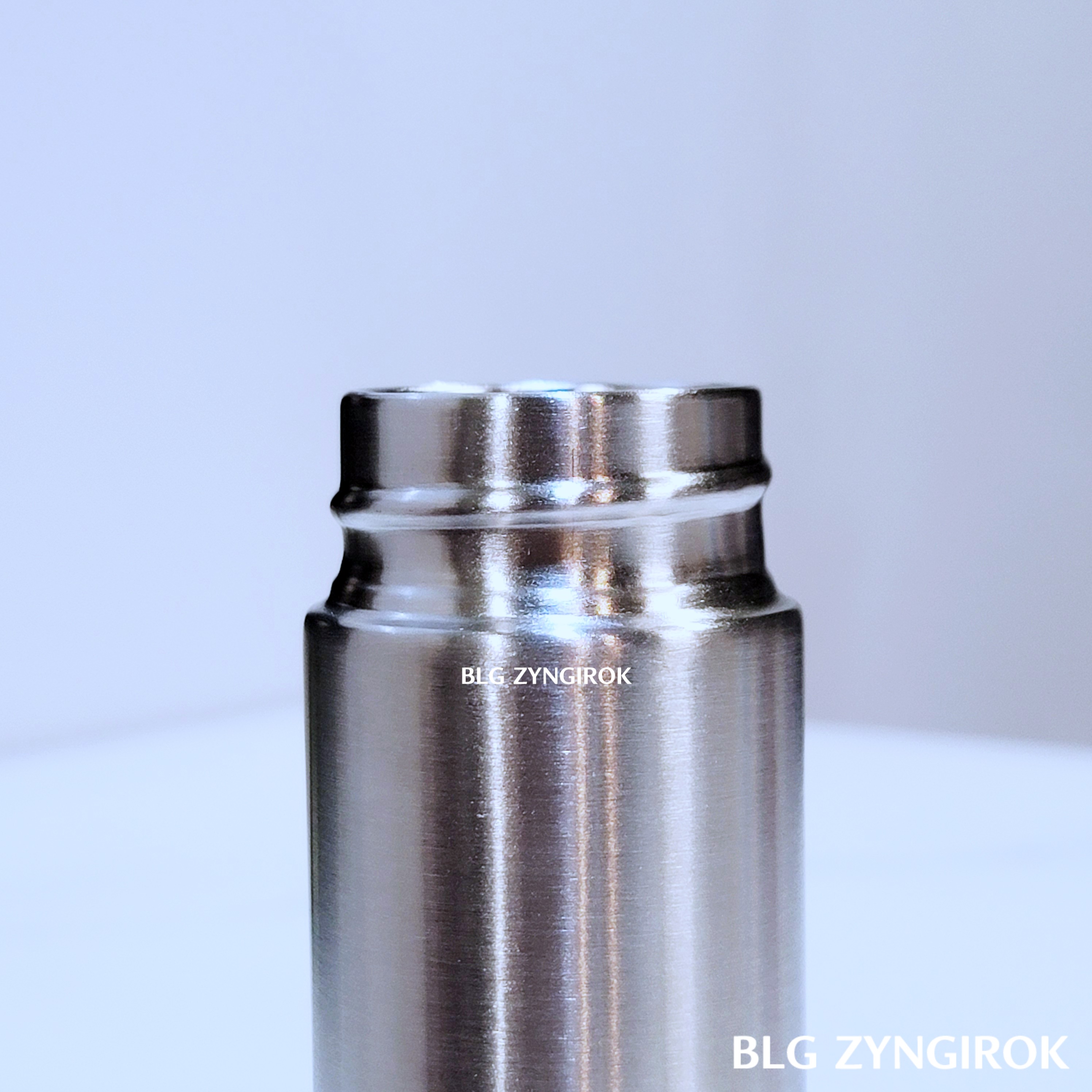 다이소 슬림 텀블러 스테인레스 주둥이 모습이다.