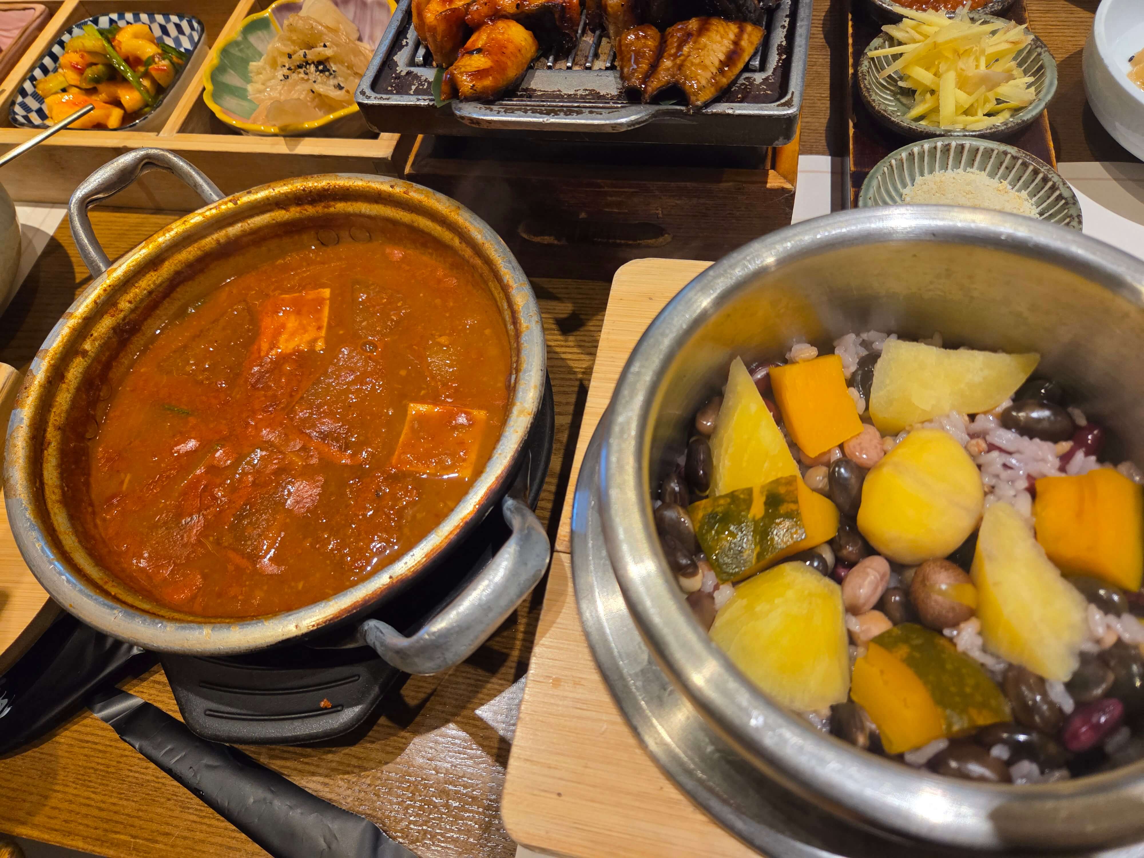 영양솥밥과 같이 나온 된장찌개