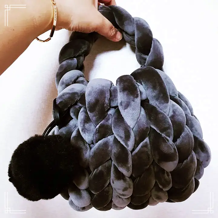 생생정보 조회 수 117만 뷰! 맨손으로 가방 뜨기 핸드니팅 방석 만들기 공방 전문가