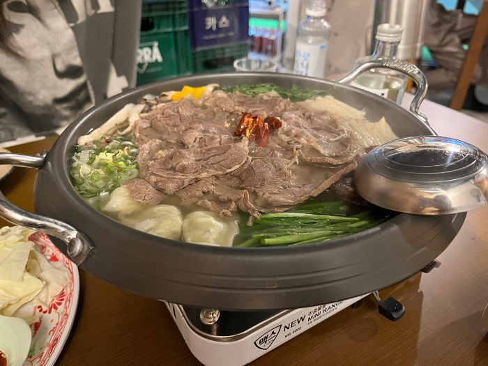 금잔화 아롱사태 모둠 전골