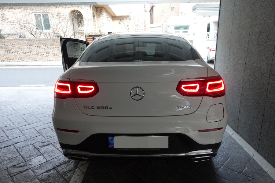 GLC 300e 쿠페 외부디자인 뒷모습