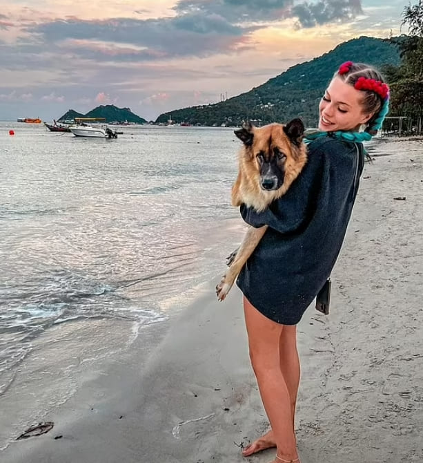 얼마나 고통스러웠으면...프랑스 23세 여성 유튜버 안락사 결정 The YouTuber documenting her bid to kill herself: Mentally ill French woman..