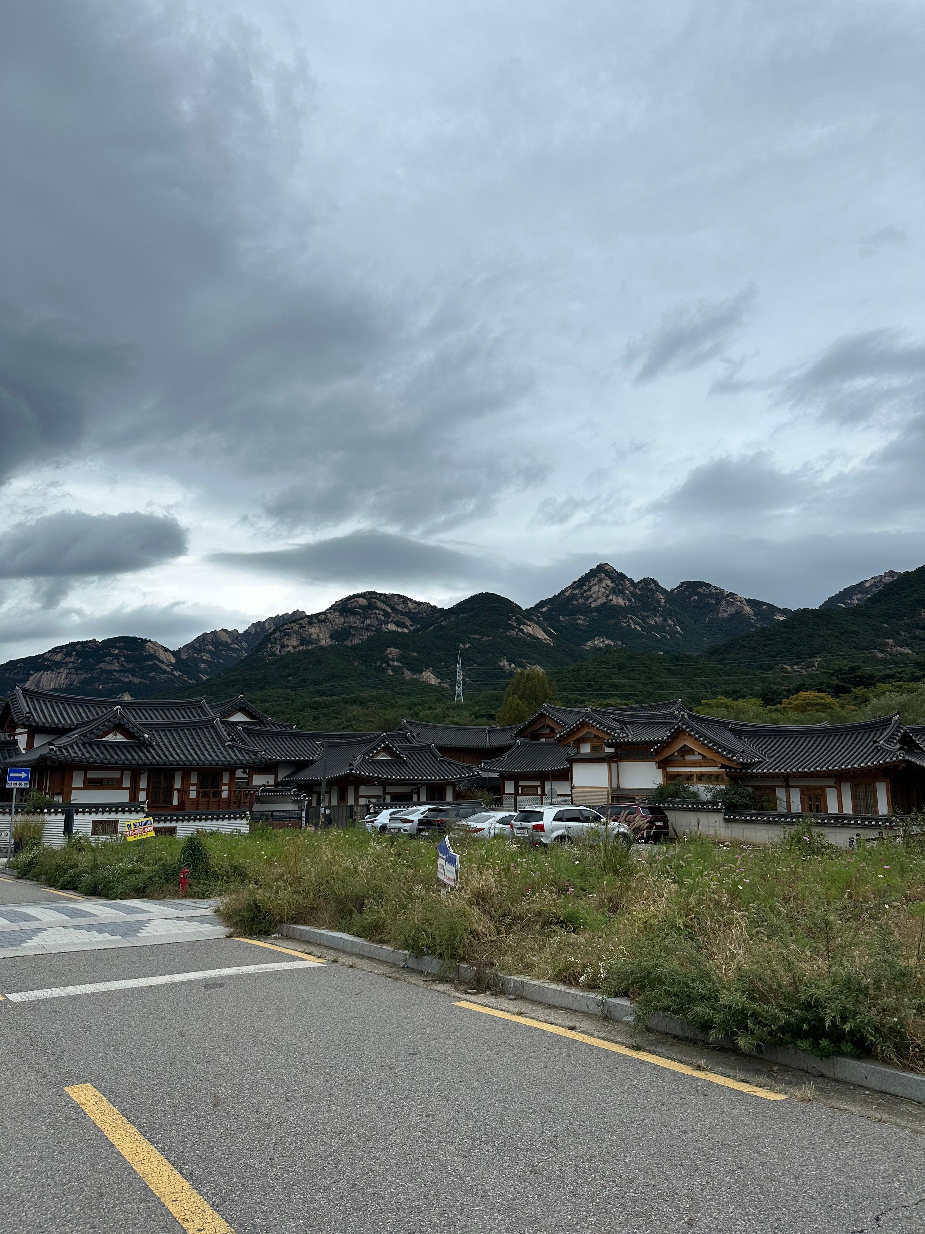 서울 은평한옥마을&amp;진관사 여행(서울에서 만날 수 있는 한옥마을, 북한산 풍경, 공기 짱 좋음, 가족 나들이 산책 장소 추천, 대중교통 편리, 맛집 및 카페 추천, 상당히 넓음, 한복 대여, 은평역사한옥박물관)