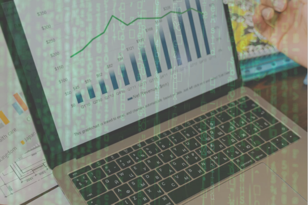 퍼포먼스 마케팅과 CRM: 데이터와 관계를 활용하는 최적의 방법은?_퍼포먼스 마케팅)컴퓨터와 데이터)